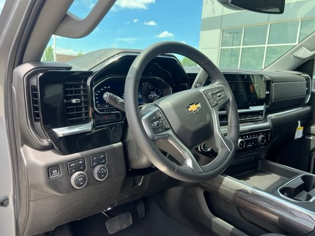 Used 2025 Chevrolet Silverado 2500 LTZ w/ LTZ Plus Package AWD/4WD image 14