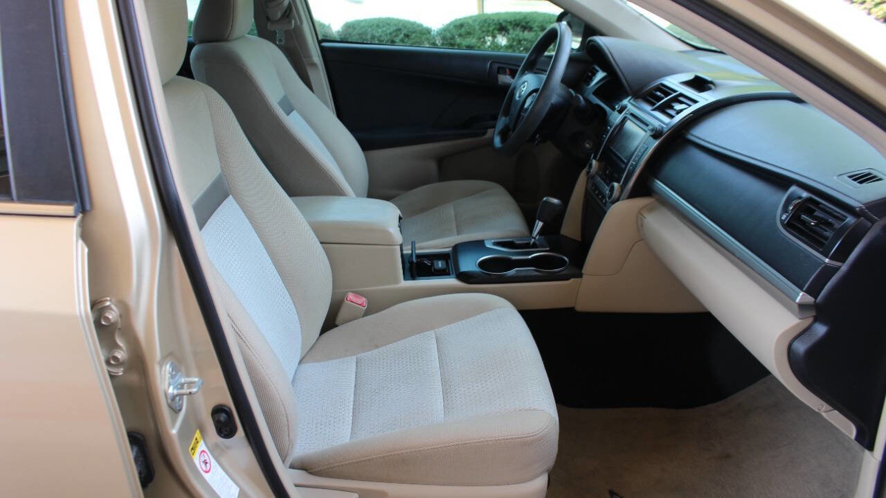 Used 2012 Toyota Camry LE image 26