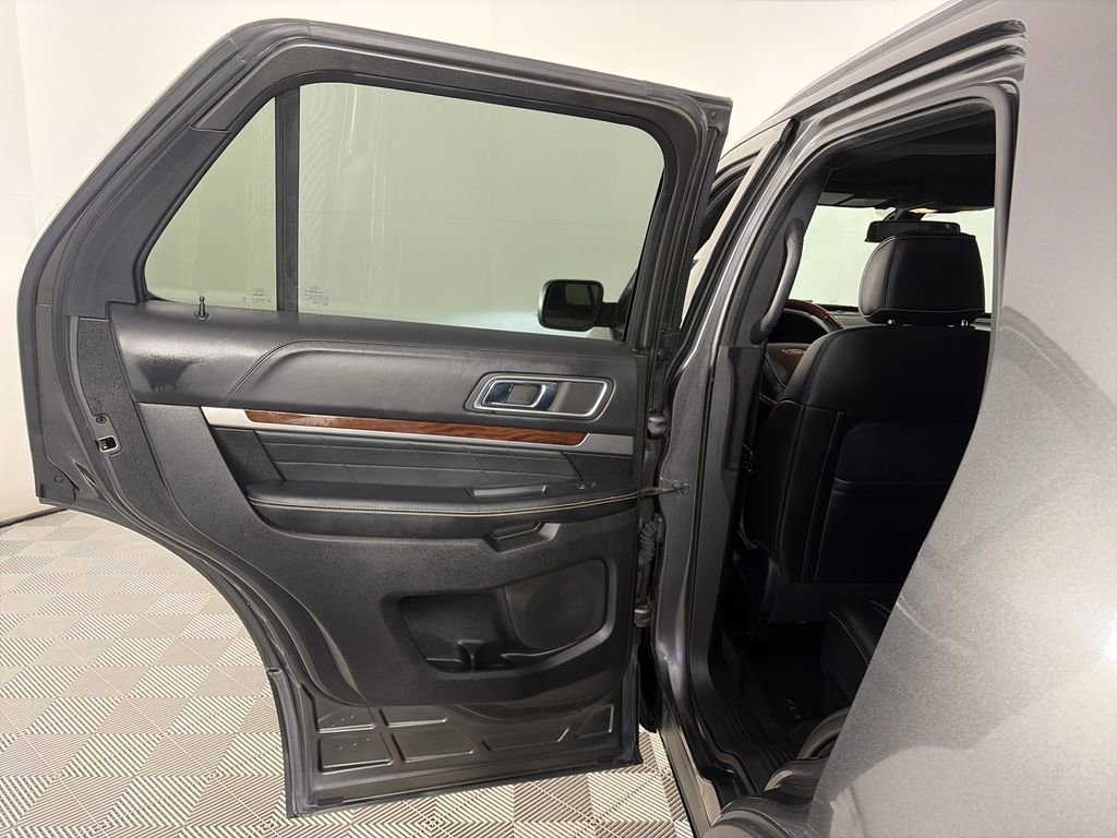 Certified 2017 Ford Explorer Platinum AWD/4WD image 12