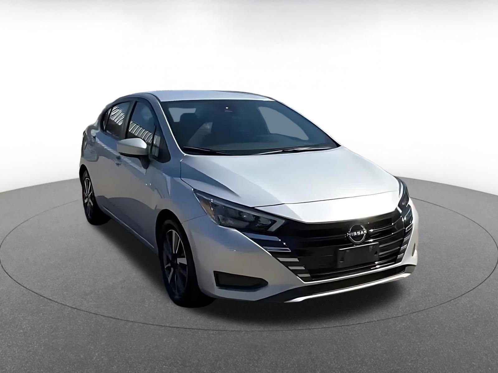 Used 2025 Nissan Versa SV FWD image 3