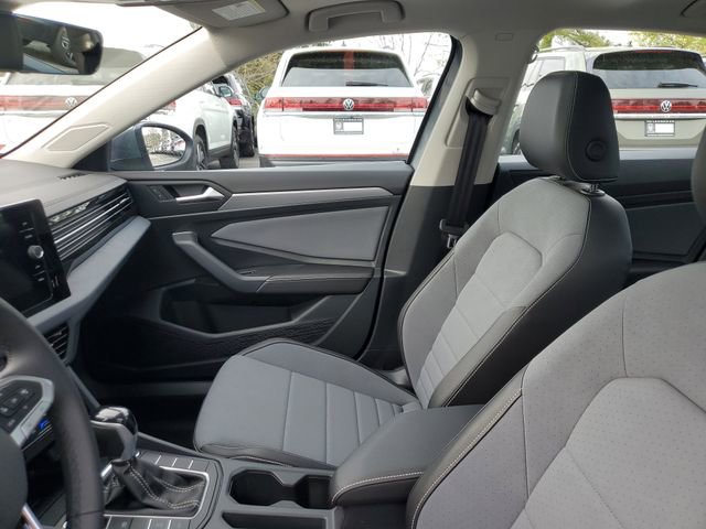 New 2026 Volkswagen Jetta SE FWD image 16