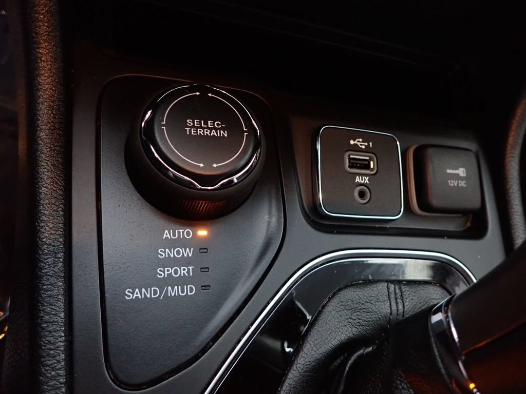 Used 2022 Jeep Cherokee Limited w/ Elite Package AWD/4WD image 9
