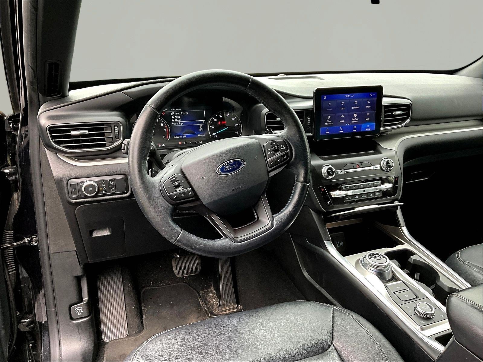 Used 2020 Ford Explorer XLT w/ Equipment Group 202A AWD/4WD image 17