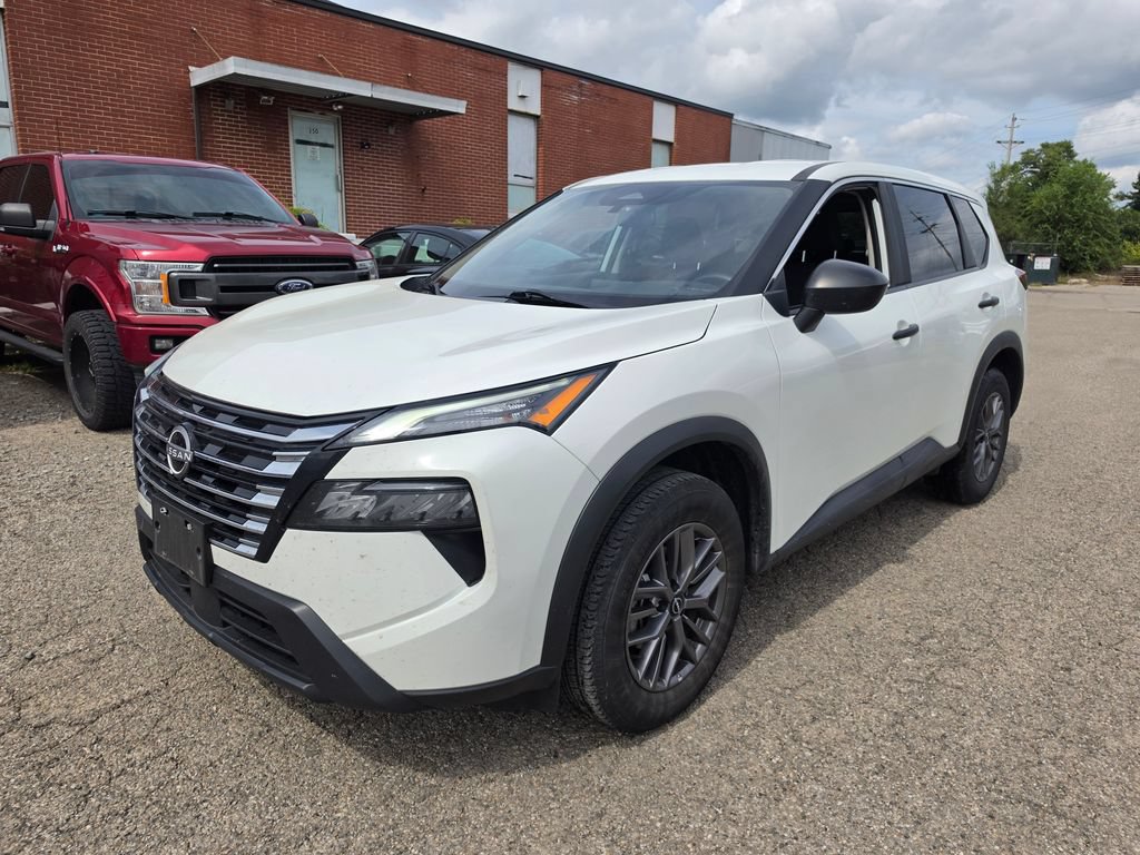 Used 2024 Nissan Rogue S FWD image 1