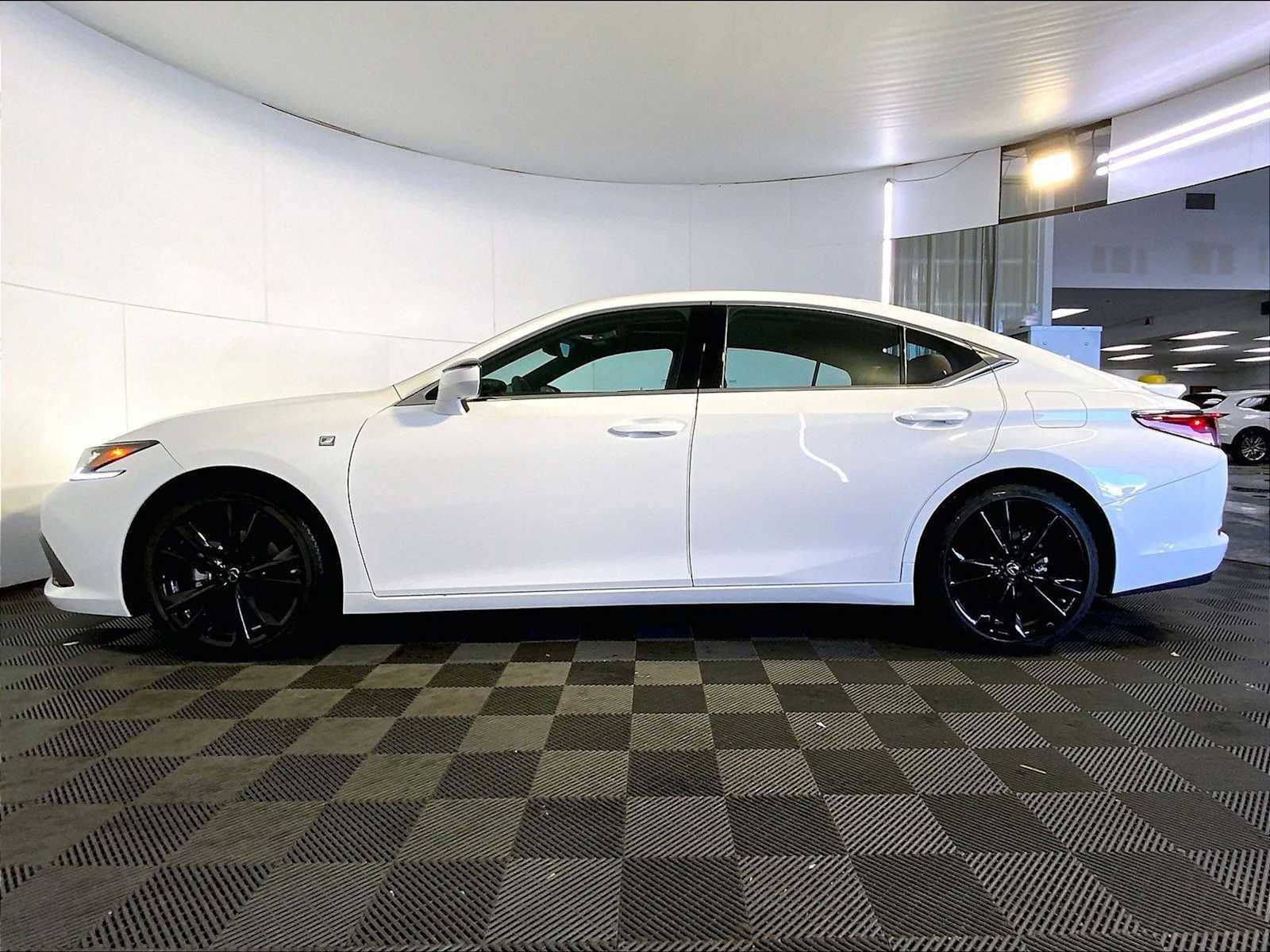 Used 2024 Lexus ES 350 F Sport w/ Technology Package FWD image 2