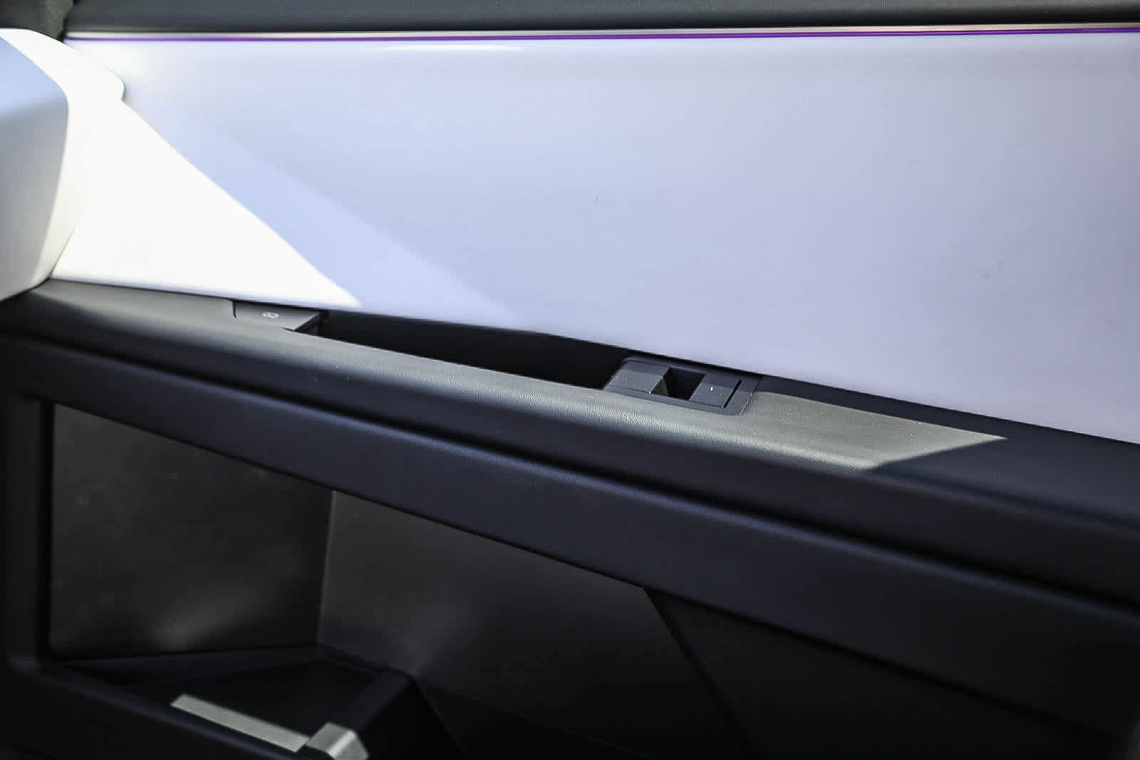 Used 2025 Tesla Cybertruck AWD Crew Cab image 19