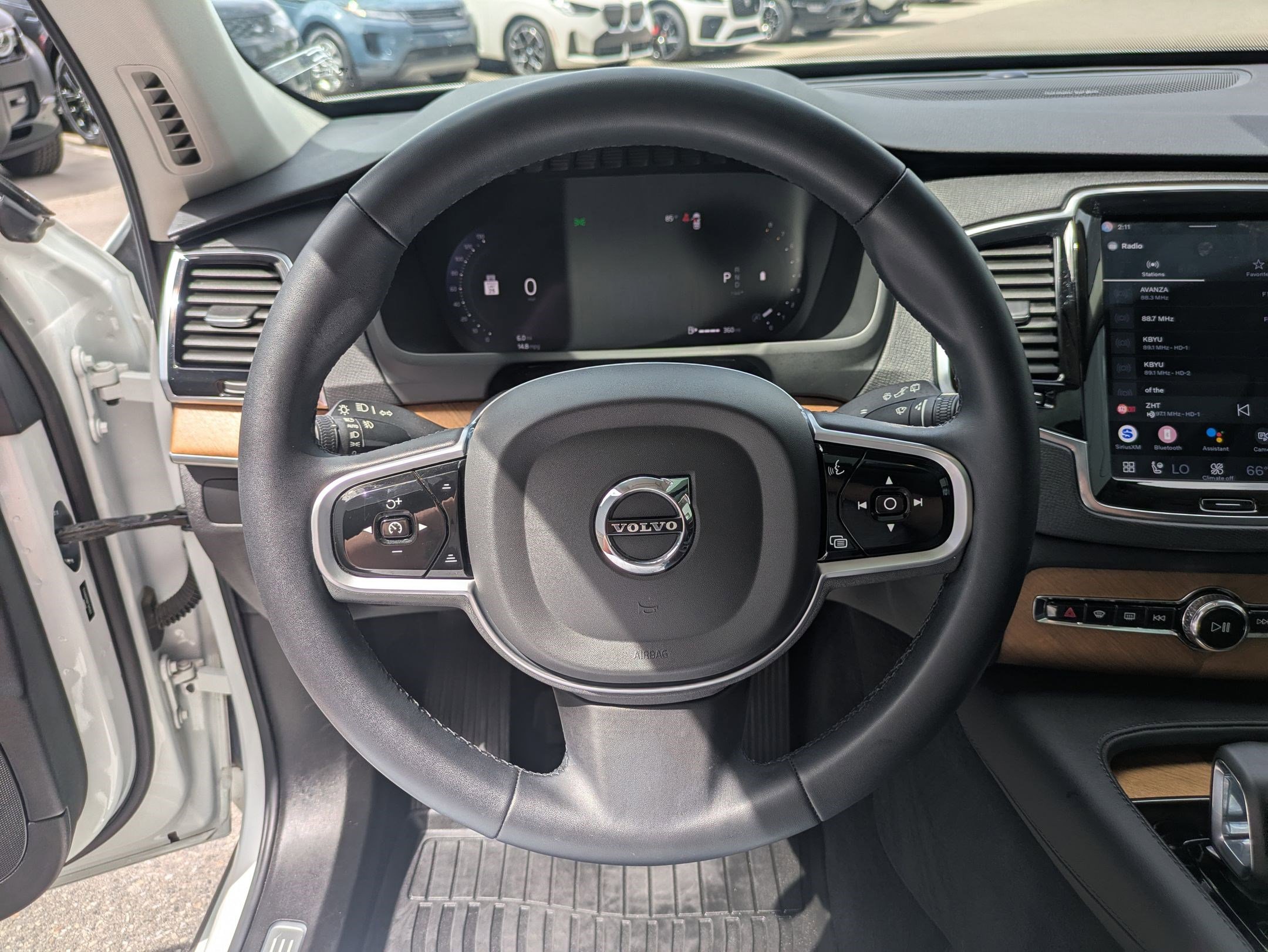 Used 2023 Volvo XC90 B6 Plus w/ Protection Package Premier AWD/4WD image 17