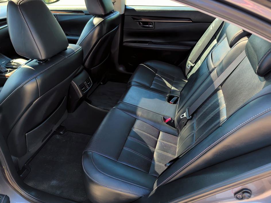 Used 2016 Lexus ES 350 w/ Luxury Package w/Wood Trim FWD image 9