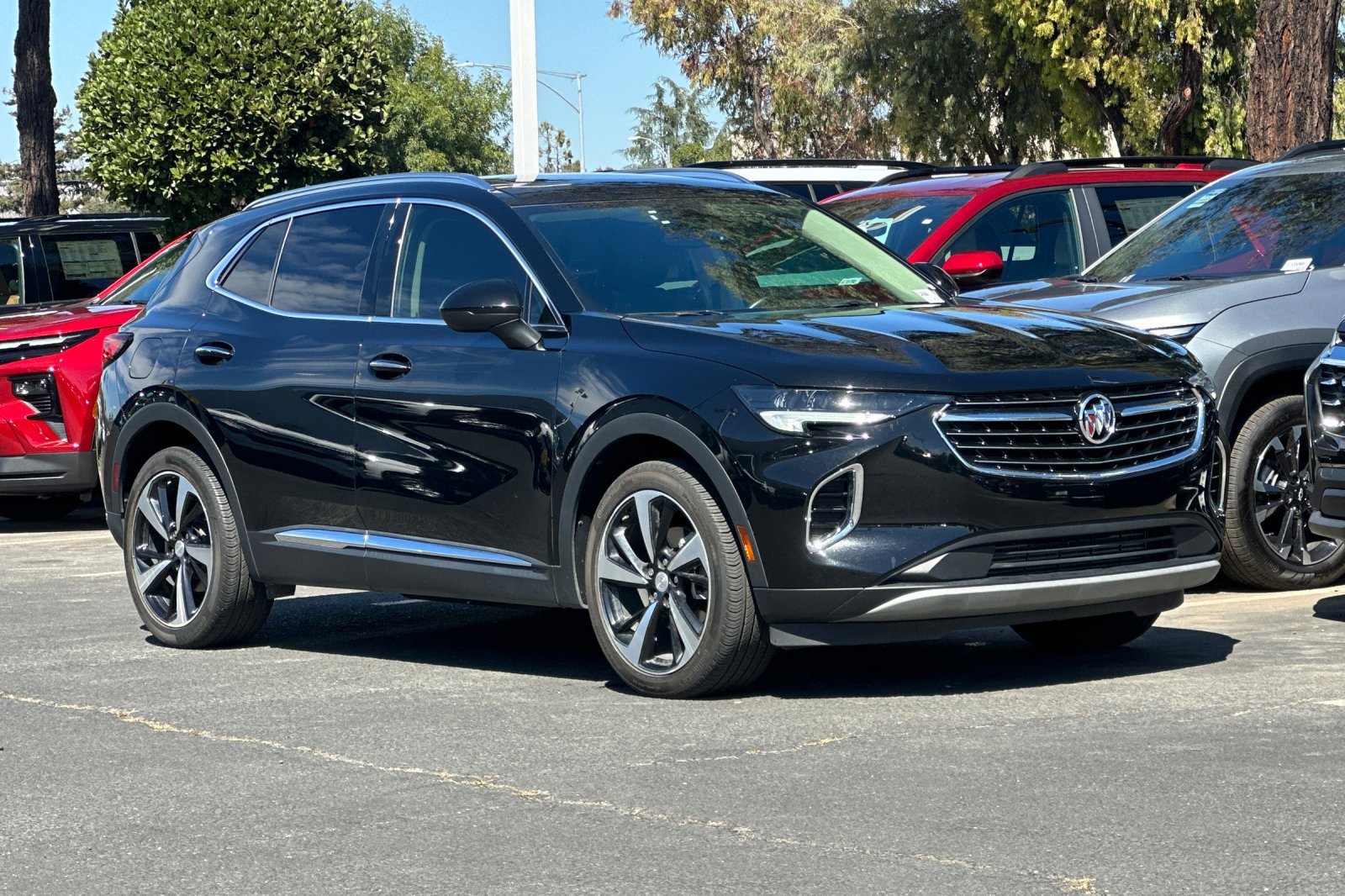 Used 2021 Buick Envision Essence FWD image 2