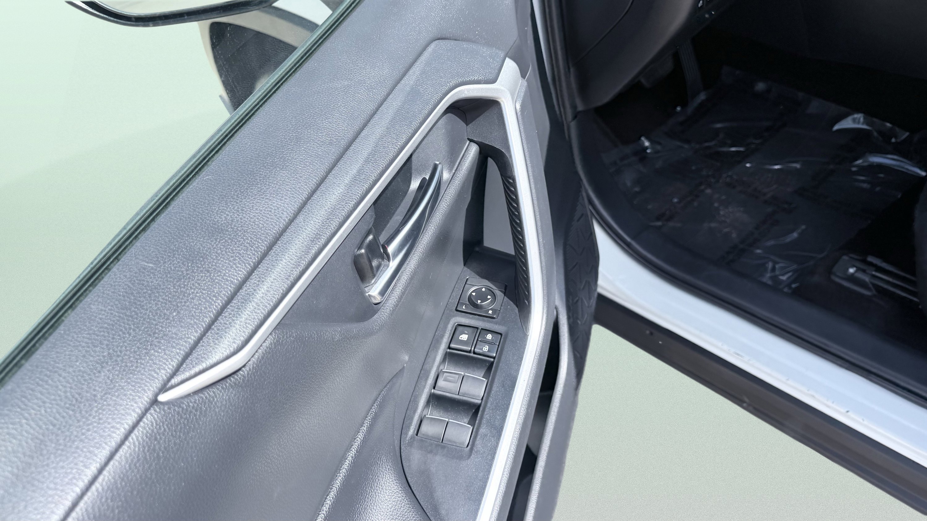 Used 2019 Toyota RAV4 XLE Premium image 27