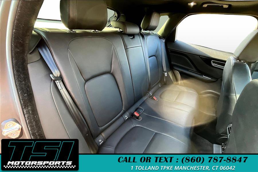 Used 2018 Jaguar F-PACE Premium image 27