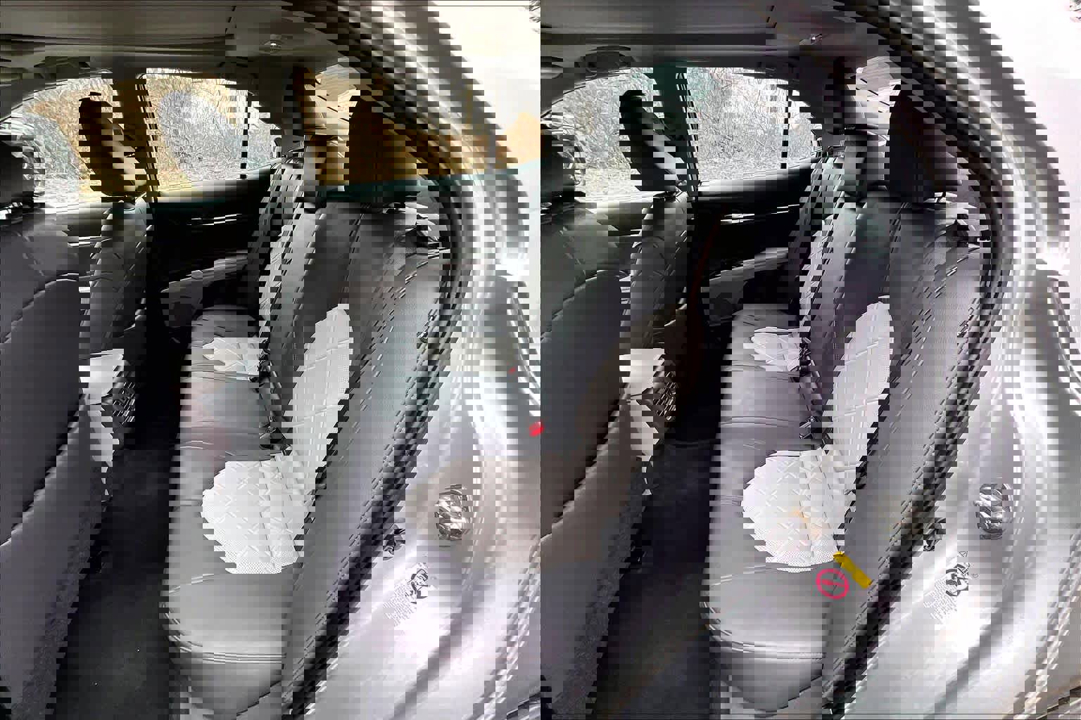 Used 2018 Toyota Camry XLE image 19