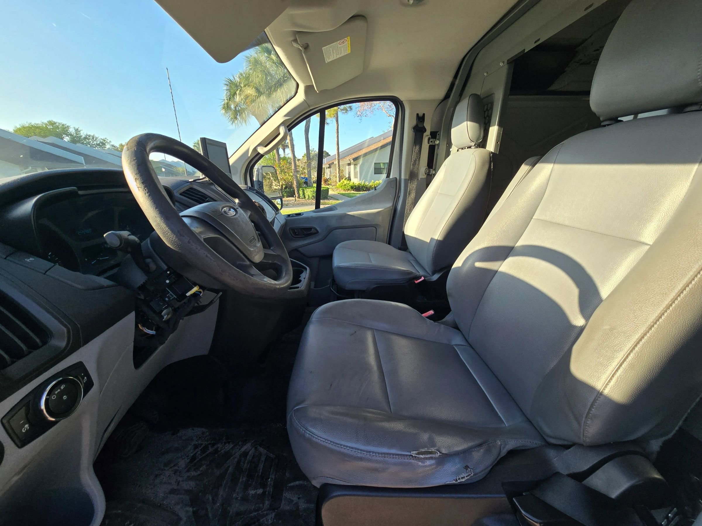 Used 2015 Ford Transit 150 130 Low Roof w/ Exterior Upgrade Package RWD image 9