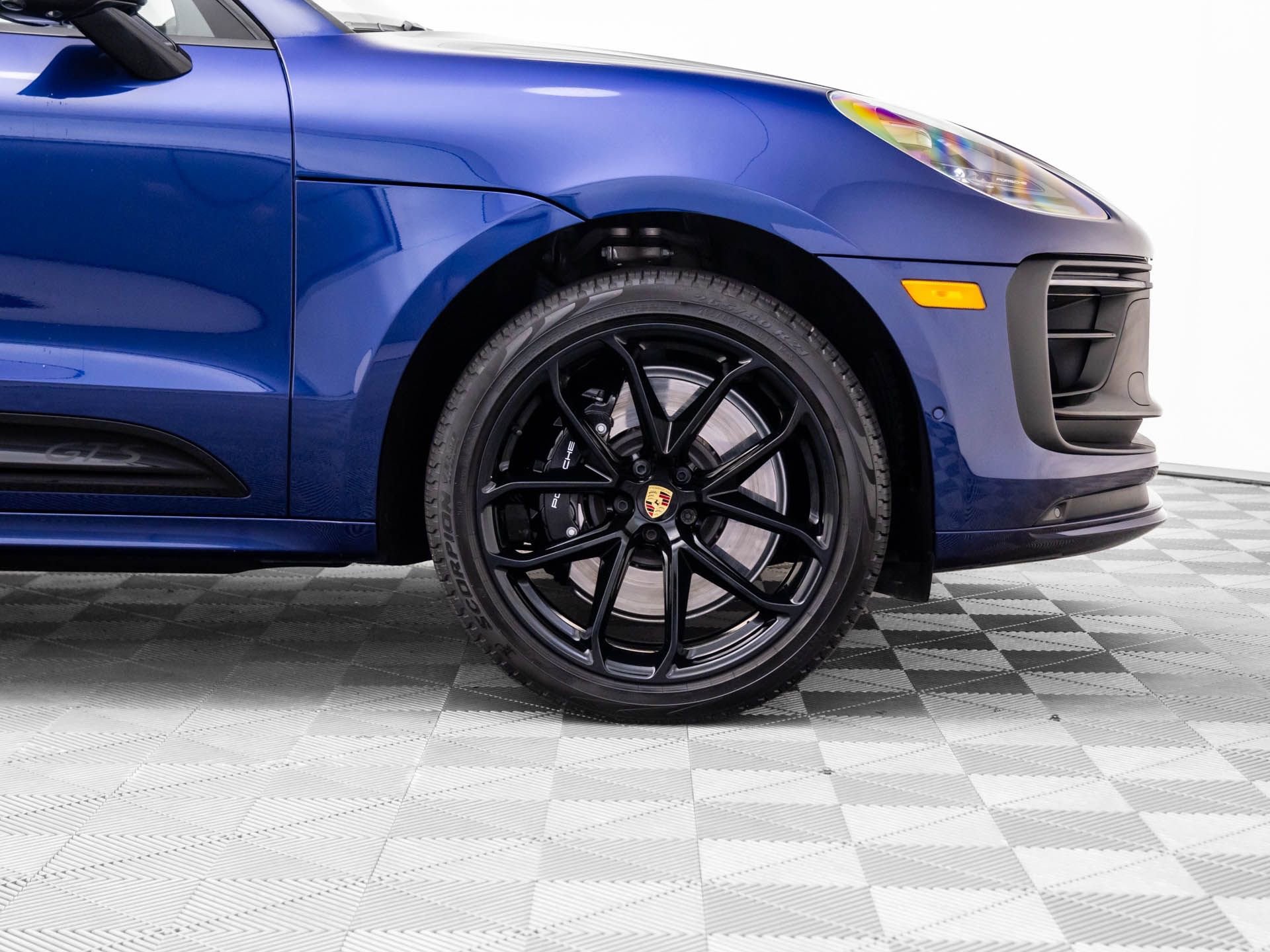 Certified 2025 Porsche Macan GTS image 34