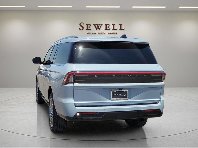Used 2026 Lincoln Navigator Reserve AWD/4WD image 3