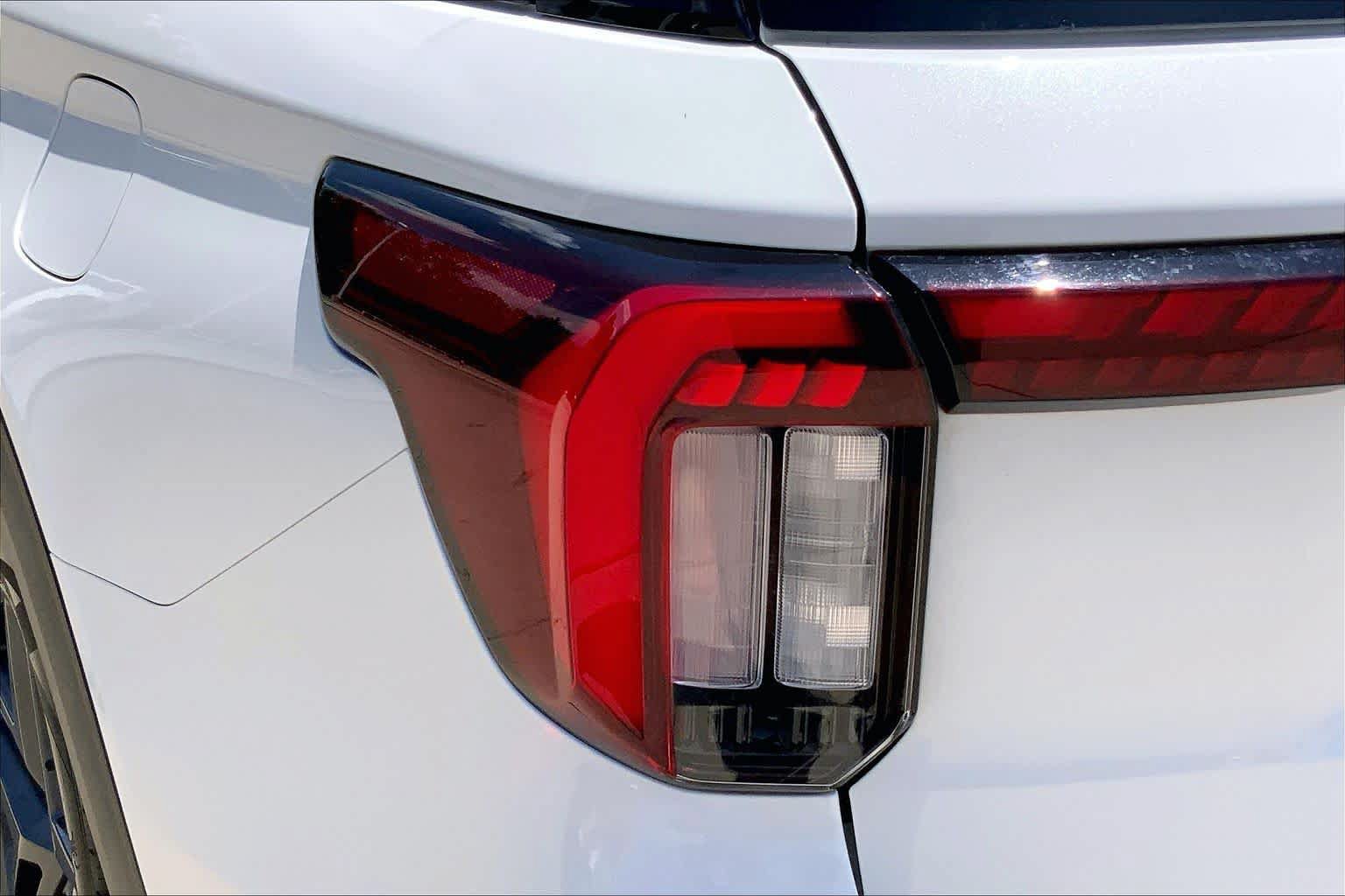 Used 2025 Ford Explorer ST AWD/4WD image 27
