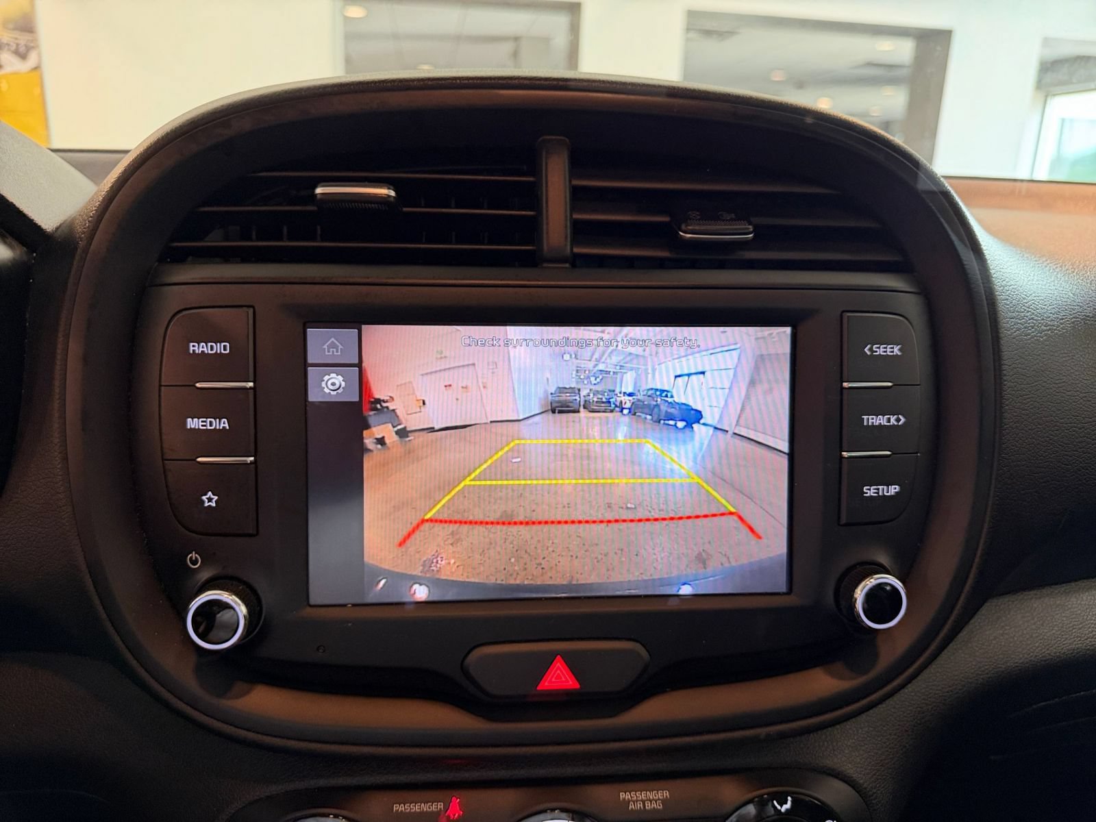 Used 2025 Kia Soul LX w/ LX Technology Package FWD image 23