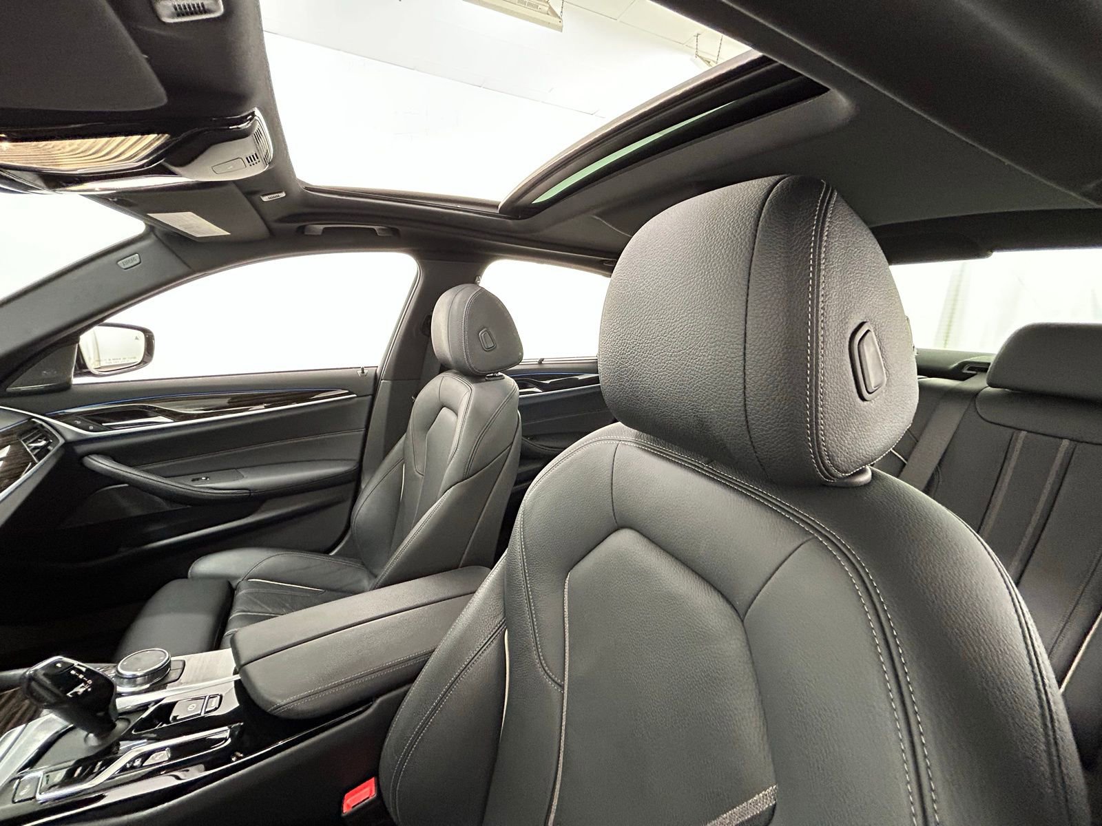 Used 2023 BMW 530e xDrive w/ Executive Package image 30