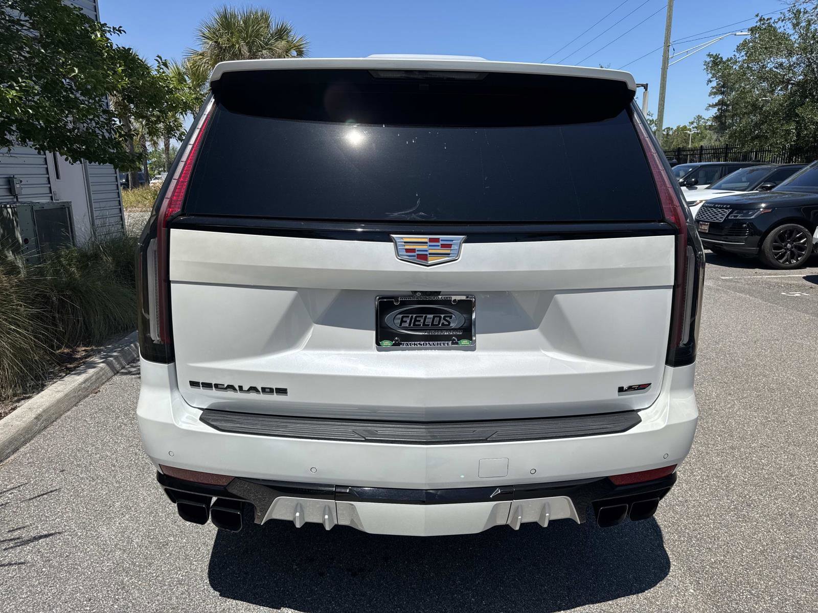 Used 2023 Cadillac Escalade ESV V AWD/4WD image 7