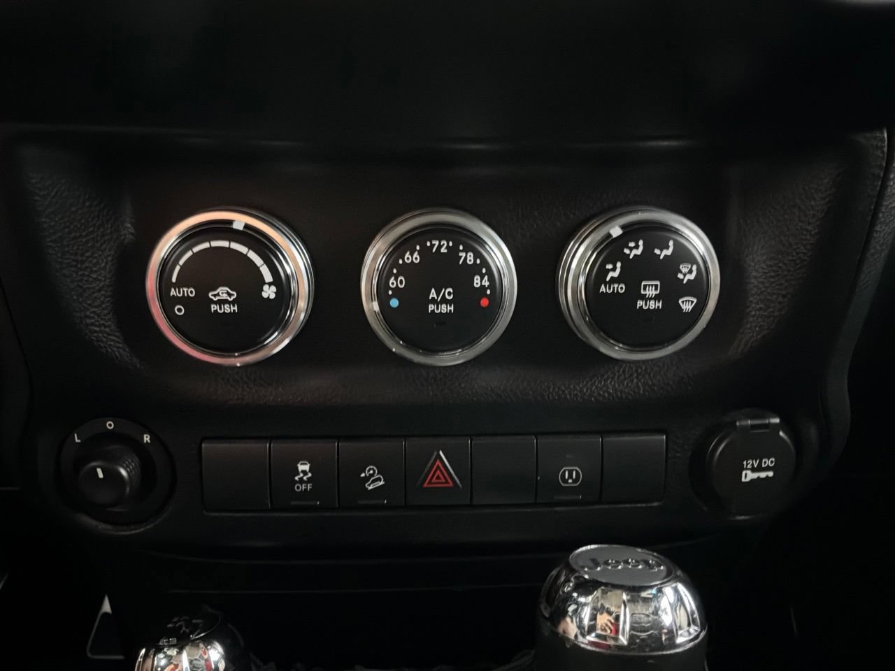 Used 2013 Jeep Wrangler Unlimited Sahara AWD/4WD image 28