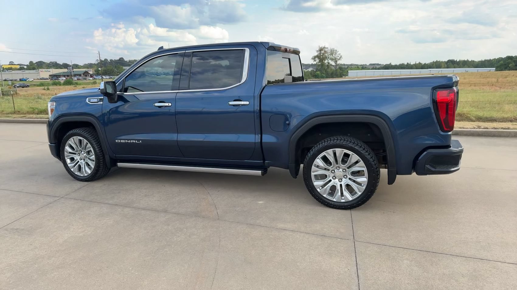 Used 2021 GMC Sierra 1500 Denali w/ Denali Ultimate Package AWD/4WD image 6