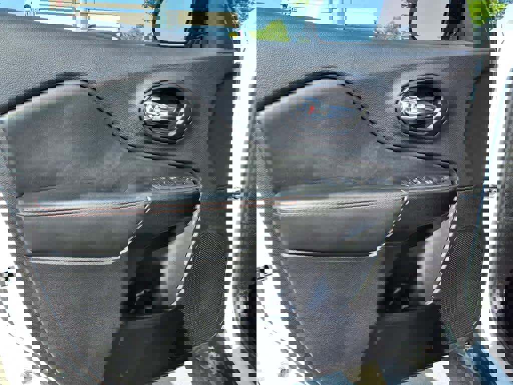 Used 2022 Jeep Cherokee Trailhawk w/ Comfort/Convenience Group image 11