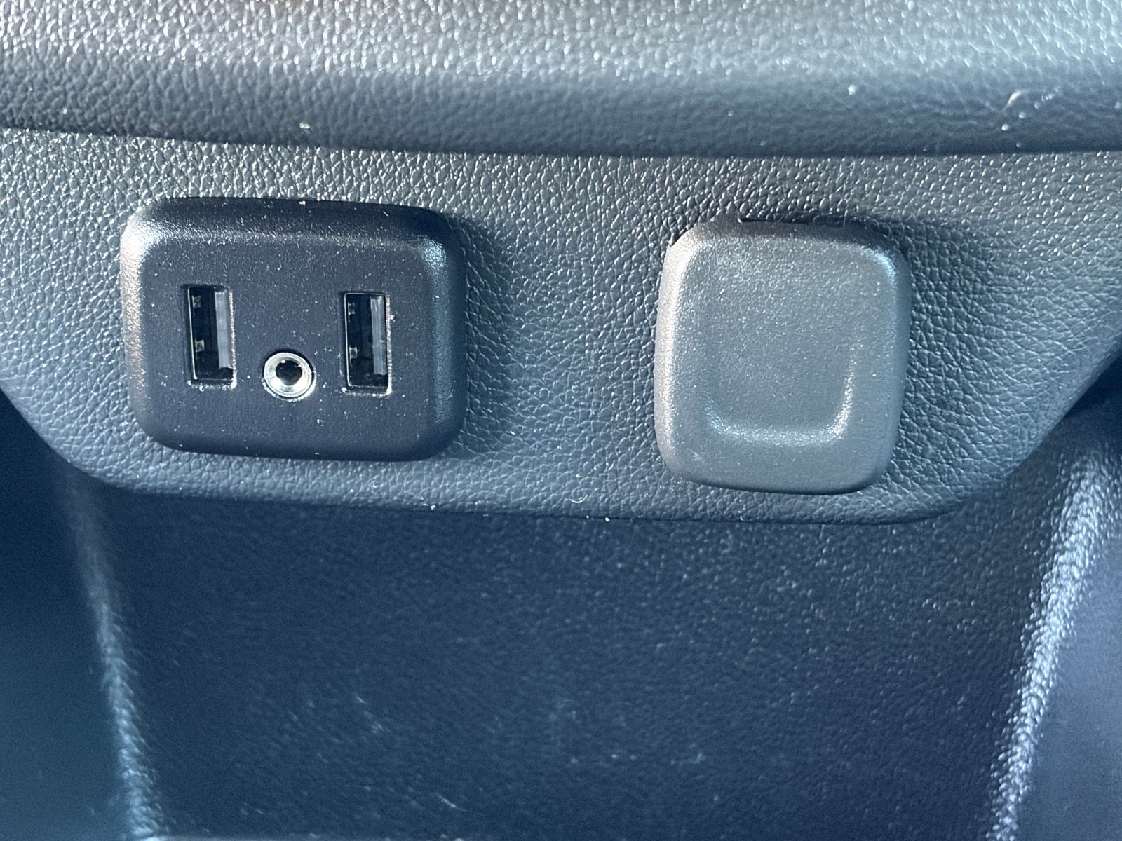 Used 2023 Chevrolet Traverse LT w/ LPO, Cargo Package AWD/4WD image 27