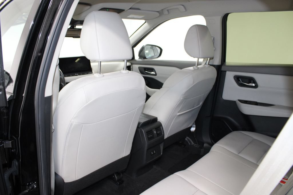 Used 2024 Nissan Rogue SL FWD image 24