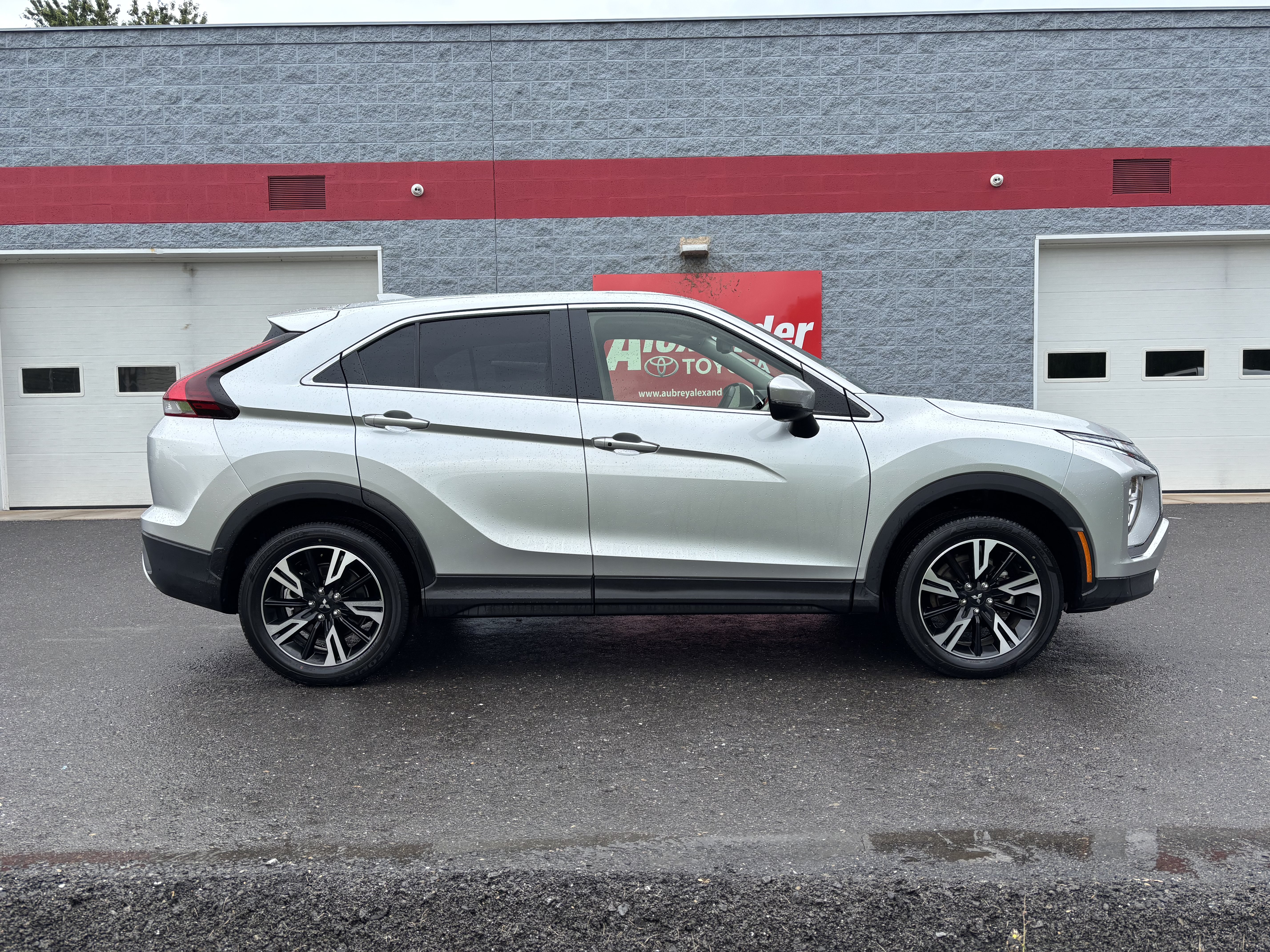 Used 2025 Mitsubishi Eclipse Cross SE AWD/4WD image 2