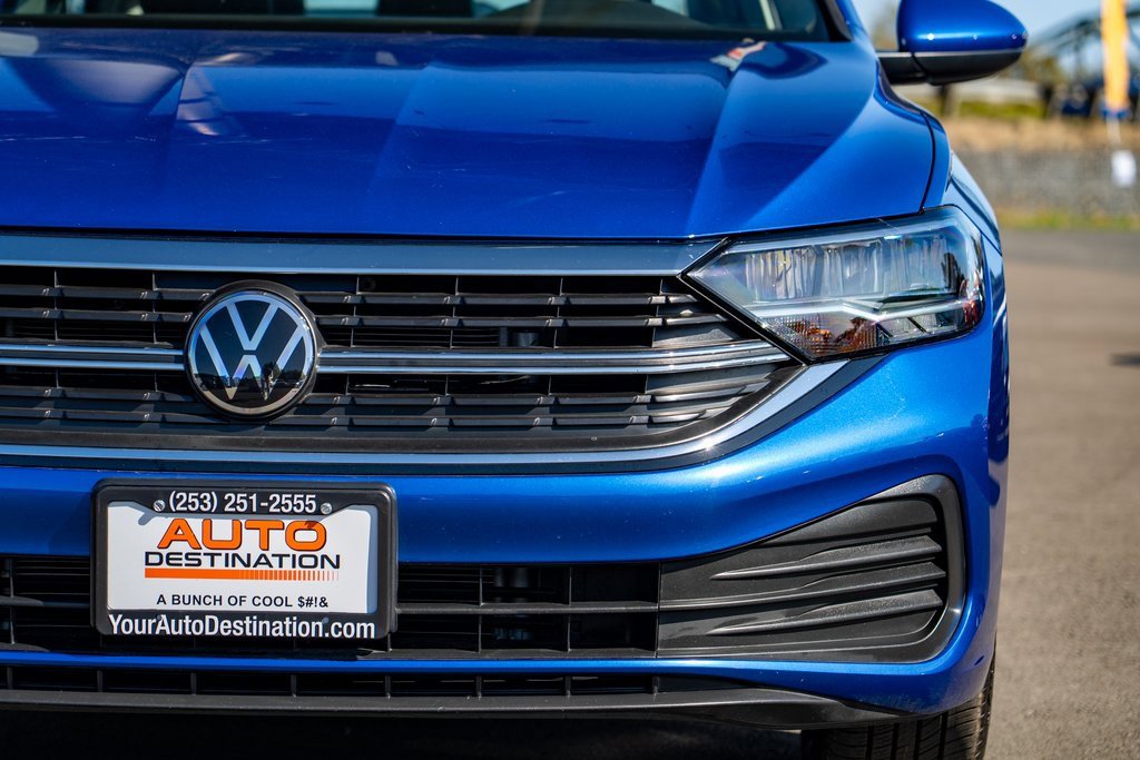 Used 2024 Volkswagen Jetta SE w/ Panoramic Sunroof Package image 5