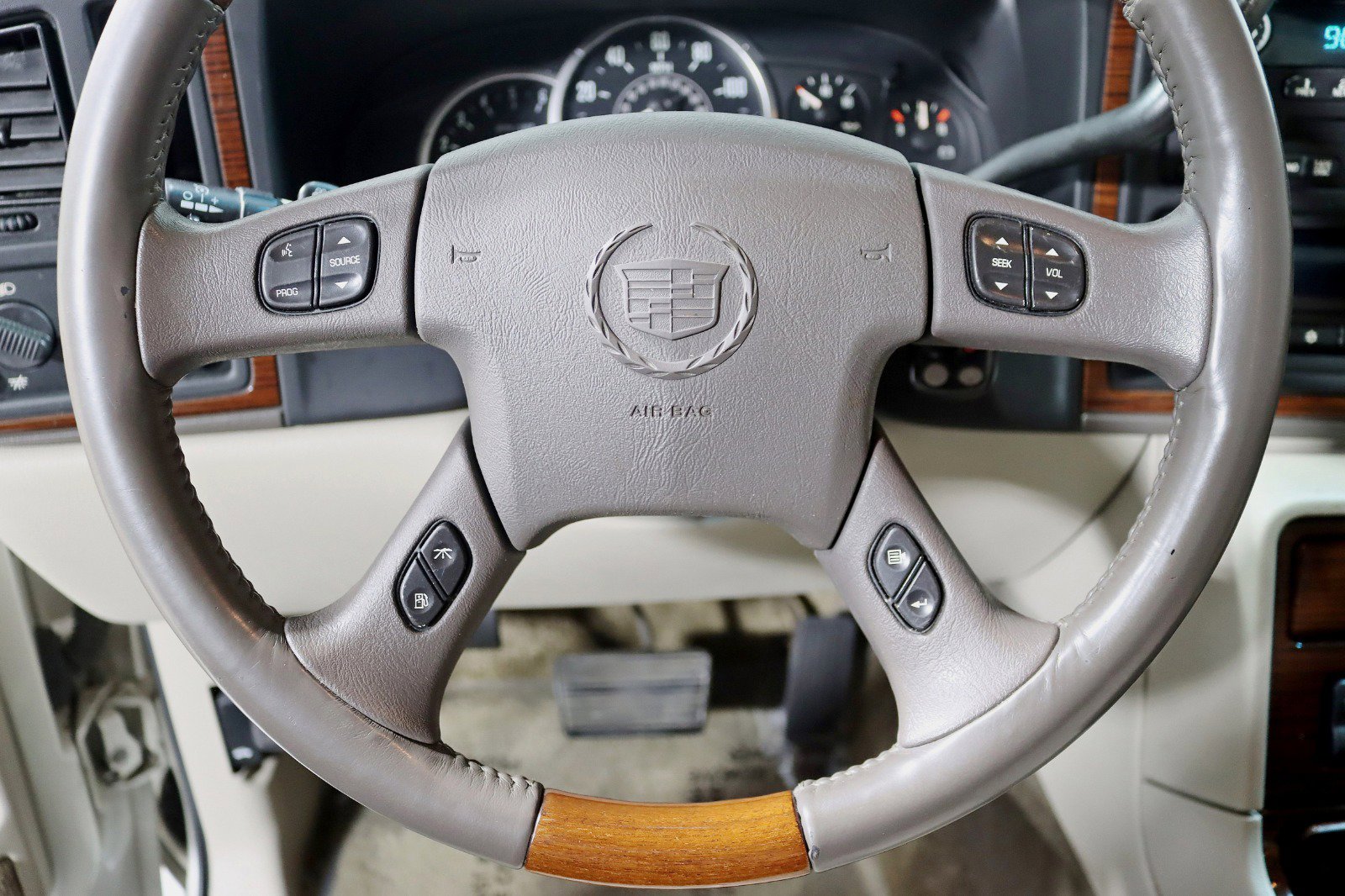 Used 2003 Cadillac Escalade EXT image 16