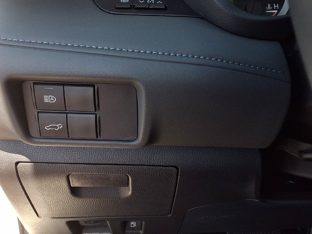 Certified 2026 Toyota Highlander XLE AWD/4WD image 16