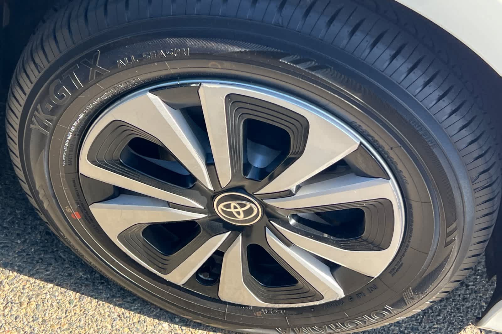 Used 2017 Toyota Prius Prime Advanced FWD image 15