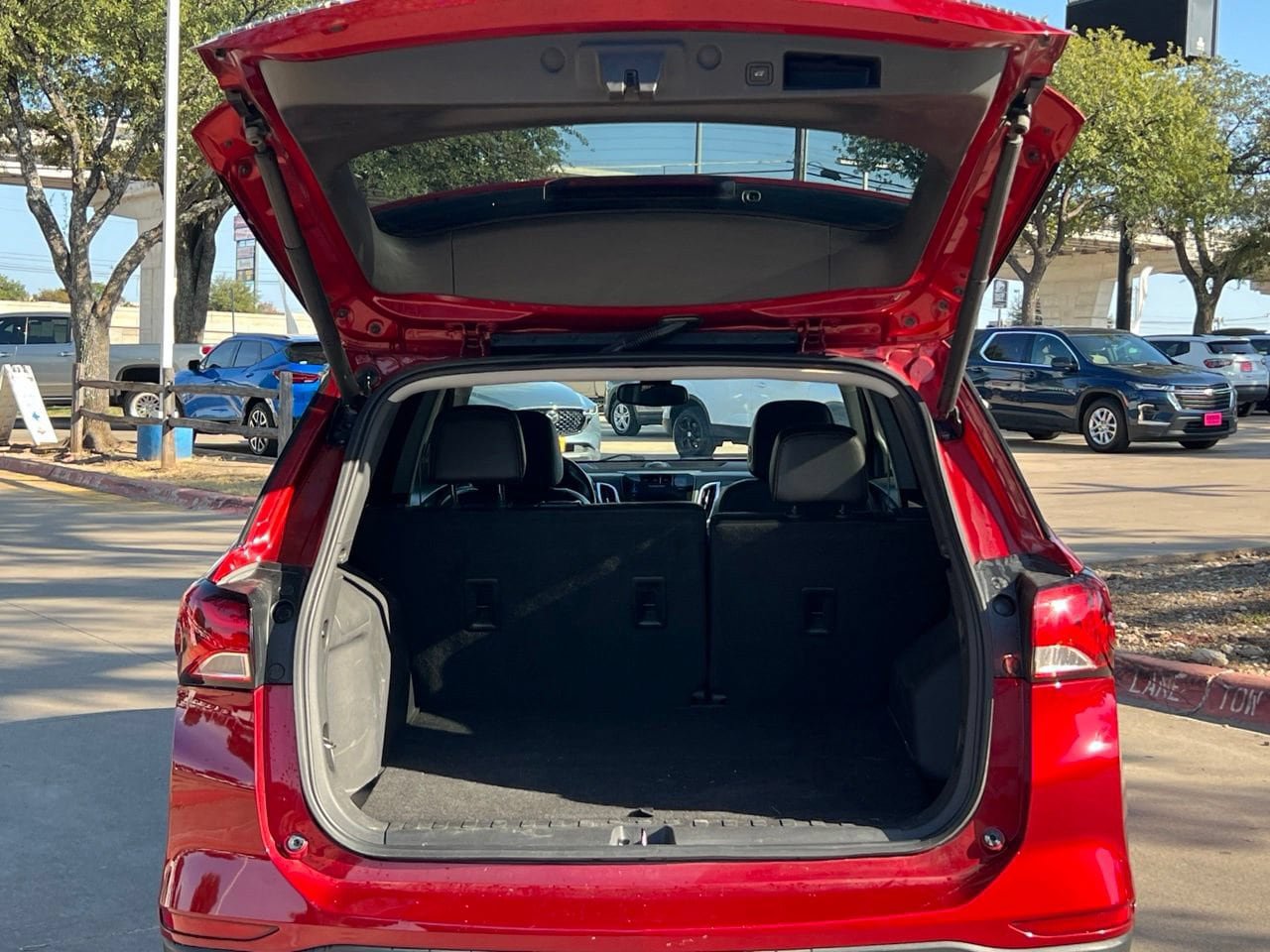 Used 2023 Chevrolet Equinox Premier FWD image 26