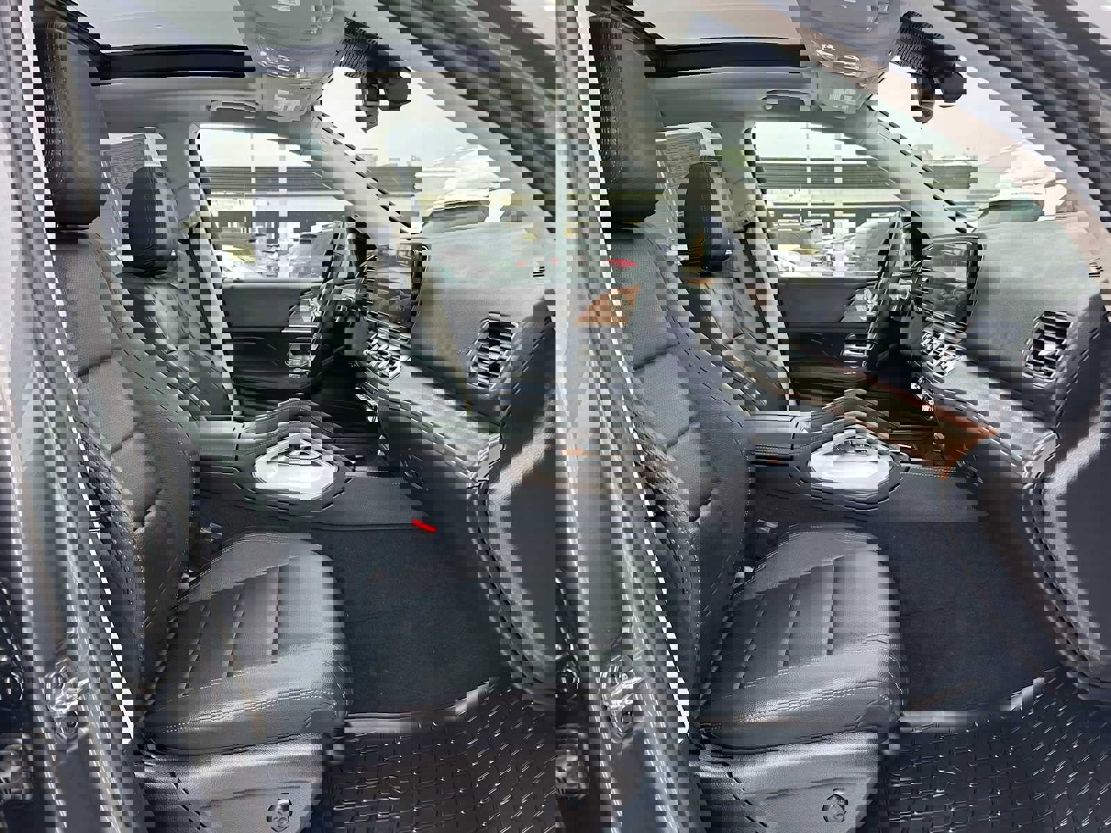 Used 2025 Mercedes-Benz GLE 450e 4MATIC image 10