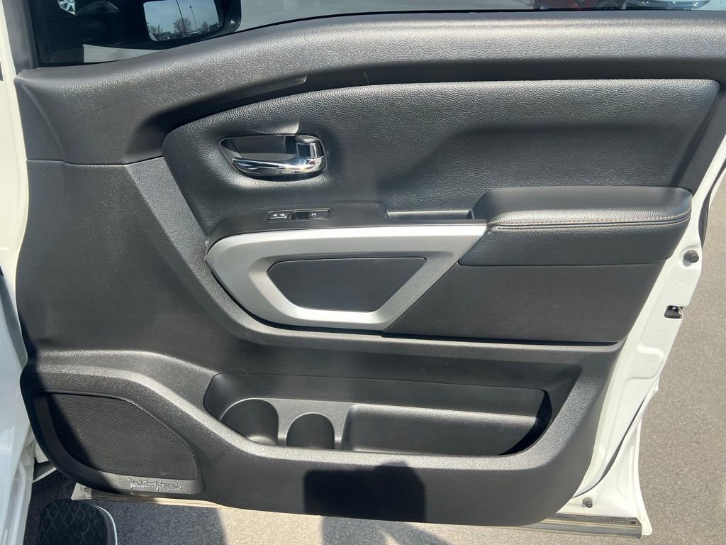 Used 2018 Nissan Titan SL w/ Chrome Package image 26