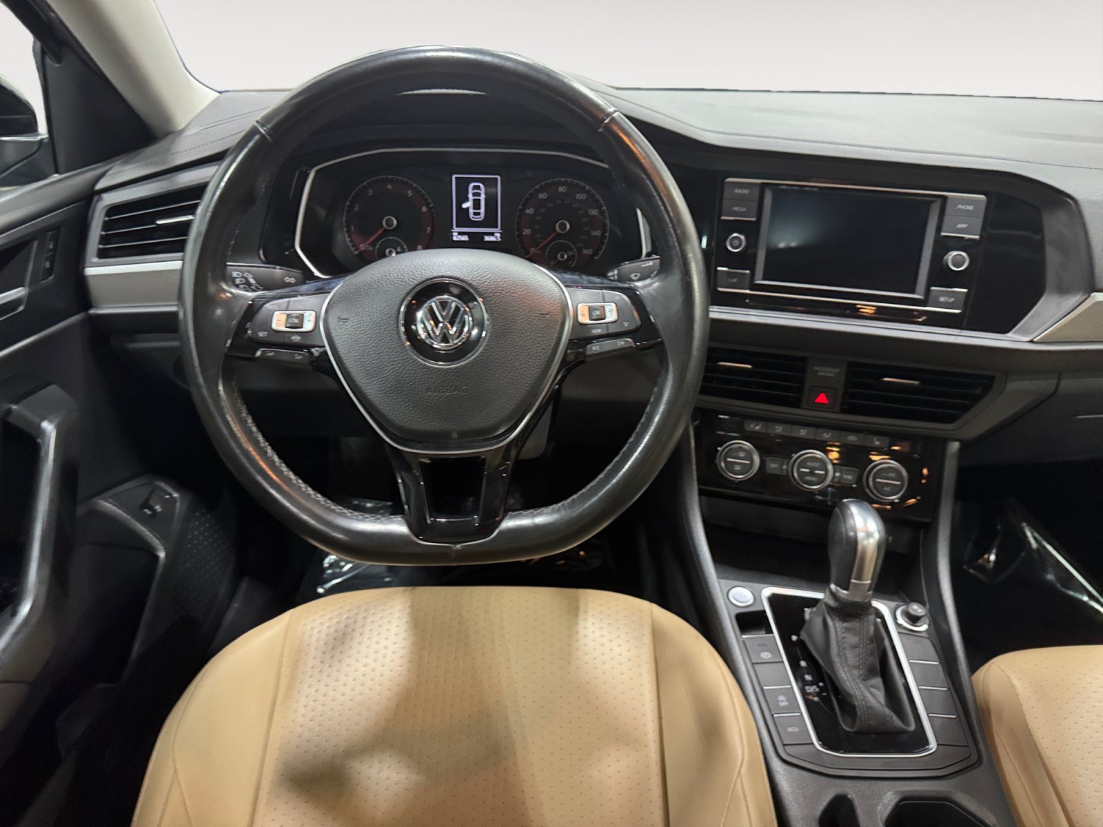 Used 2019 Volkswagen Jetta SE w/ Cold Weather Package FWD image 10