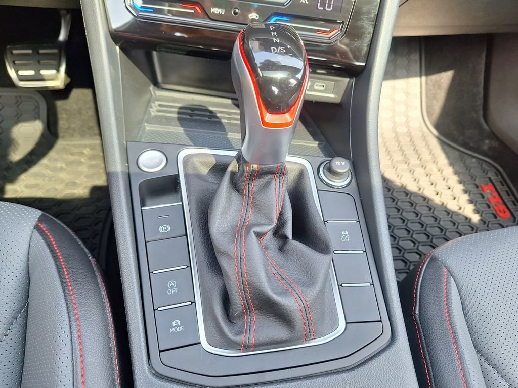 Used 2025 Volkswagen Jetta GLI Autobahn image 17