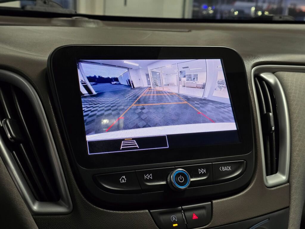 Used 2024 Chevrolet Malibu LT image 32