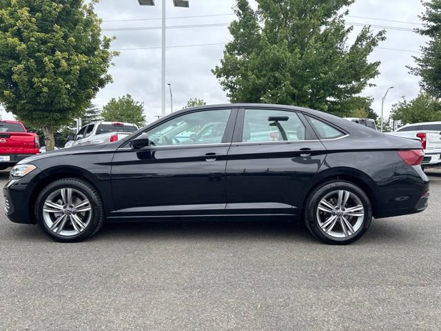 Used 2024 Volkswagen Jetta SE FWD image 2