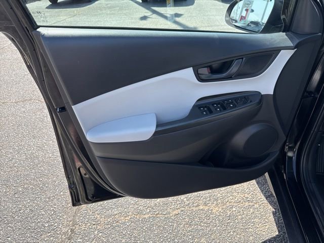 Used 2023 Hyundai Kona SEL w/ Cargo Package FWD image 10