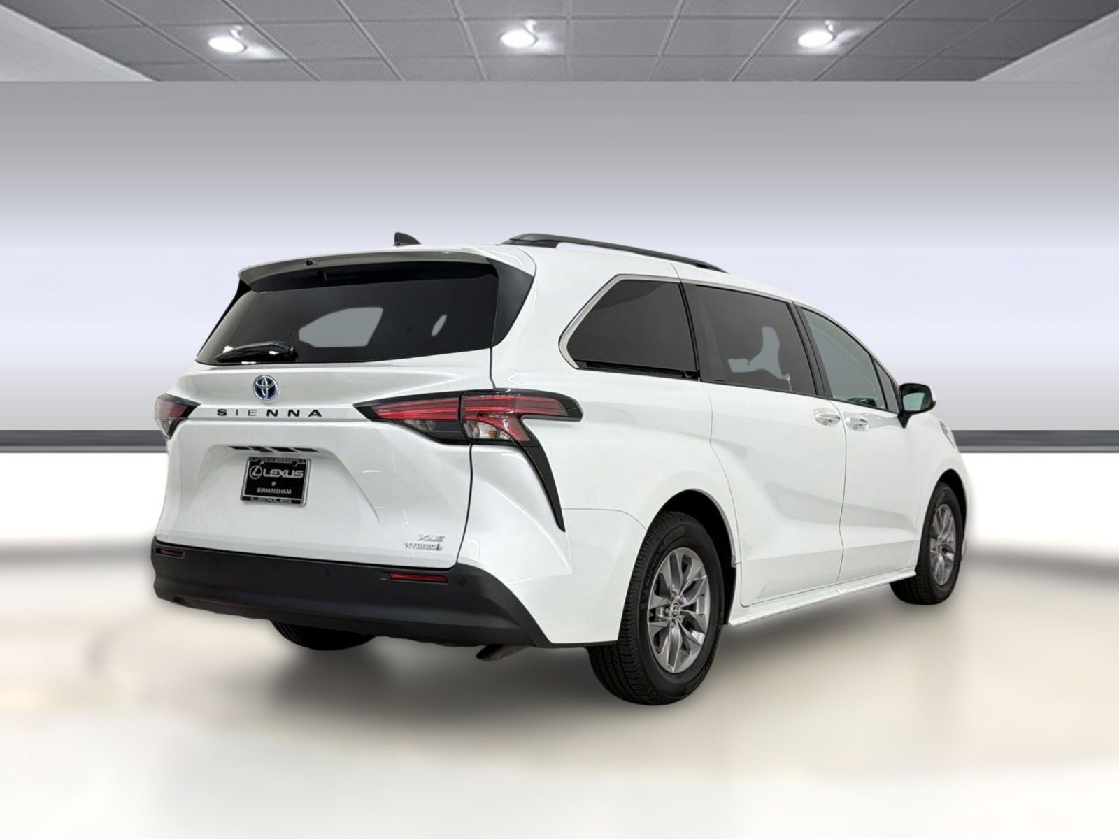 Used 2022 Toyota Sienna XLE image 9