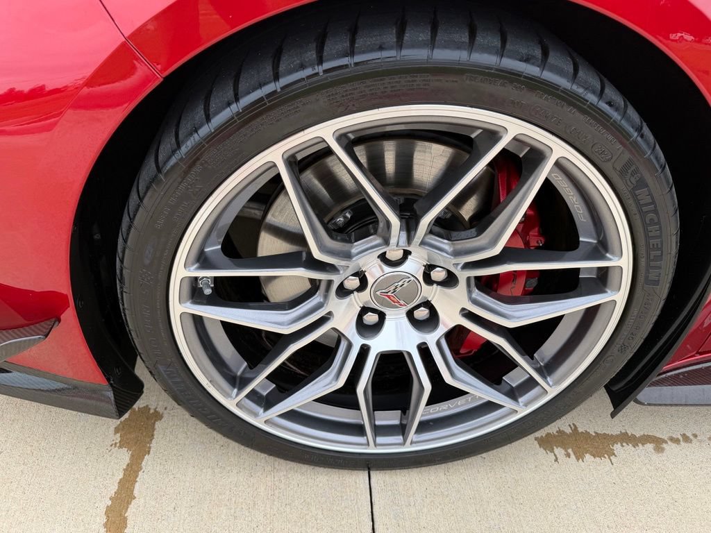 Used 2024 Chevrolet Corvette Z06 RWD image 13