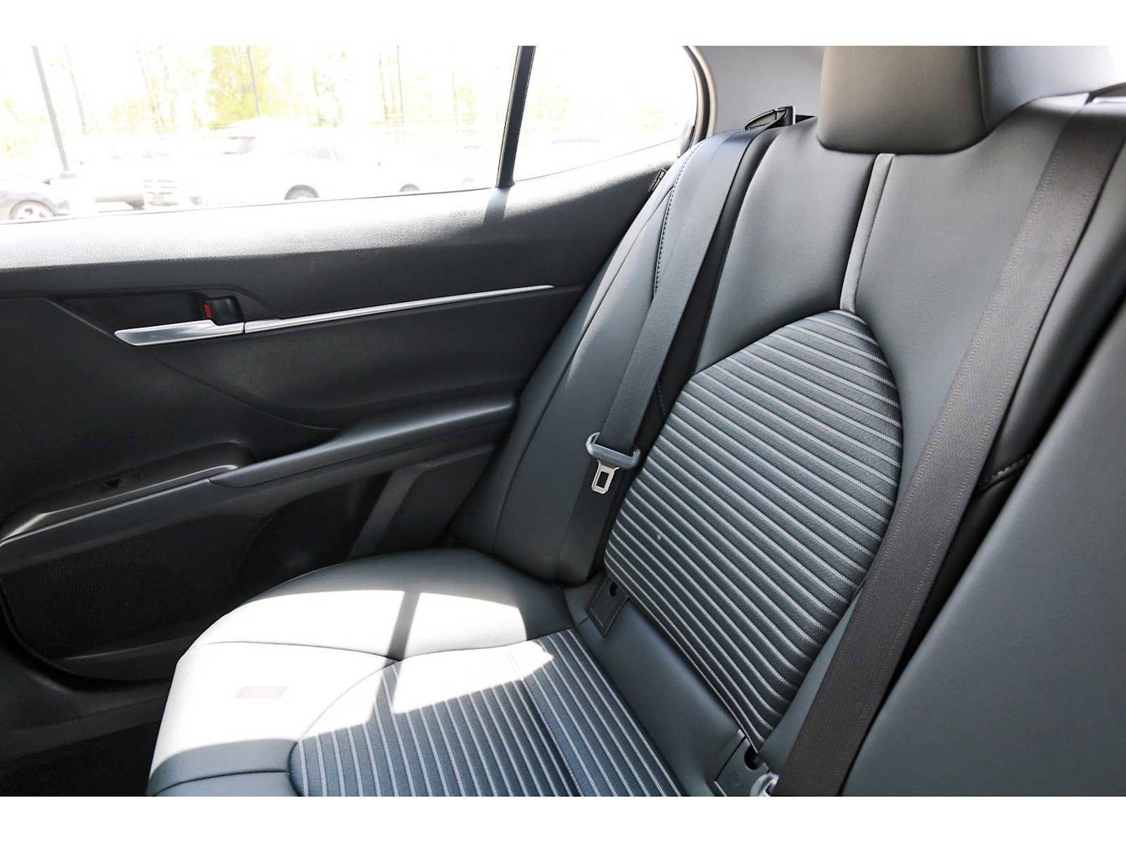 Used 2023 Toyota Camry SE image 9