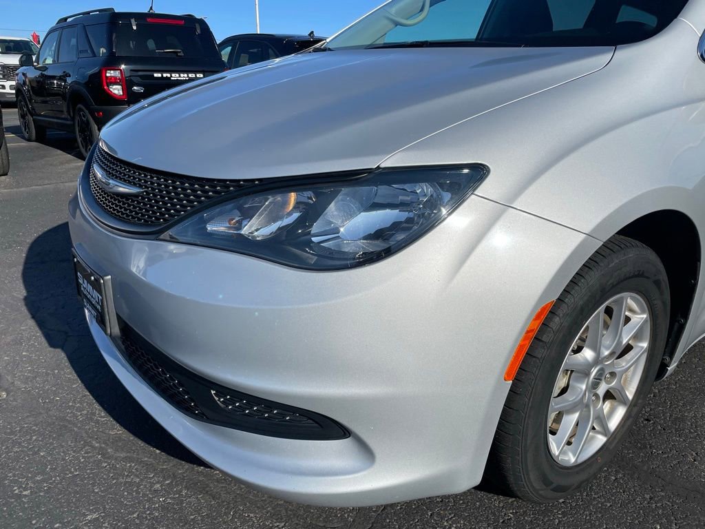 Used 2024 Chrysler Voyager LX image 36
