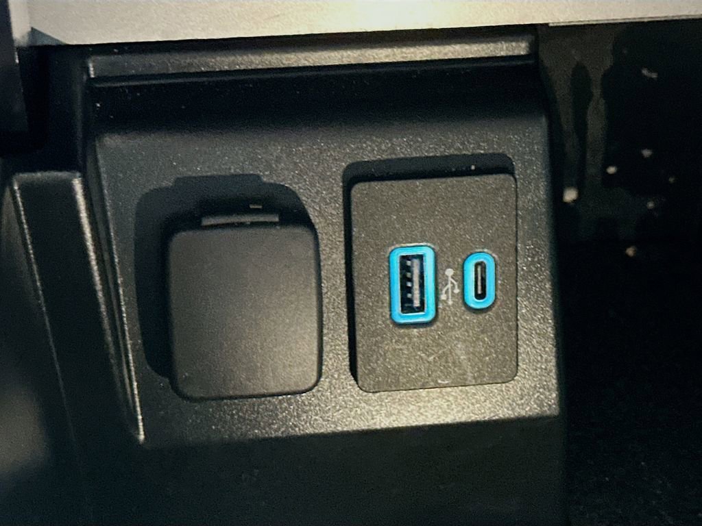 Used 2021 Ford Explorer Limited w/ Equipment Group 301A image 34