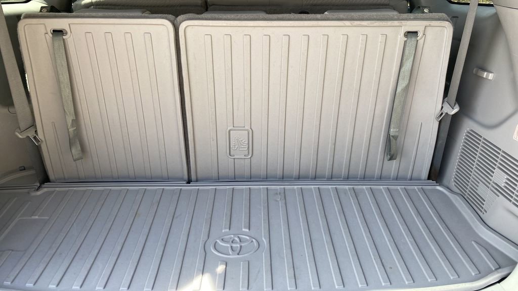 Used 2019 Toyota Highlander LE AWD/4WD image 30