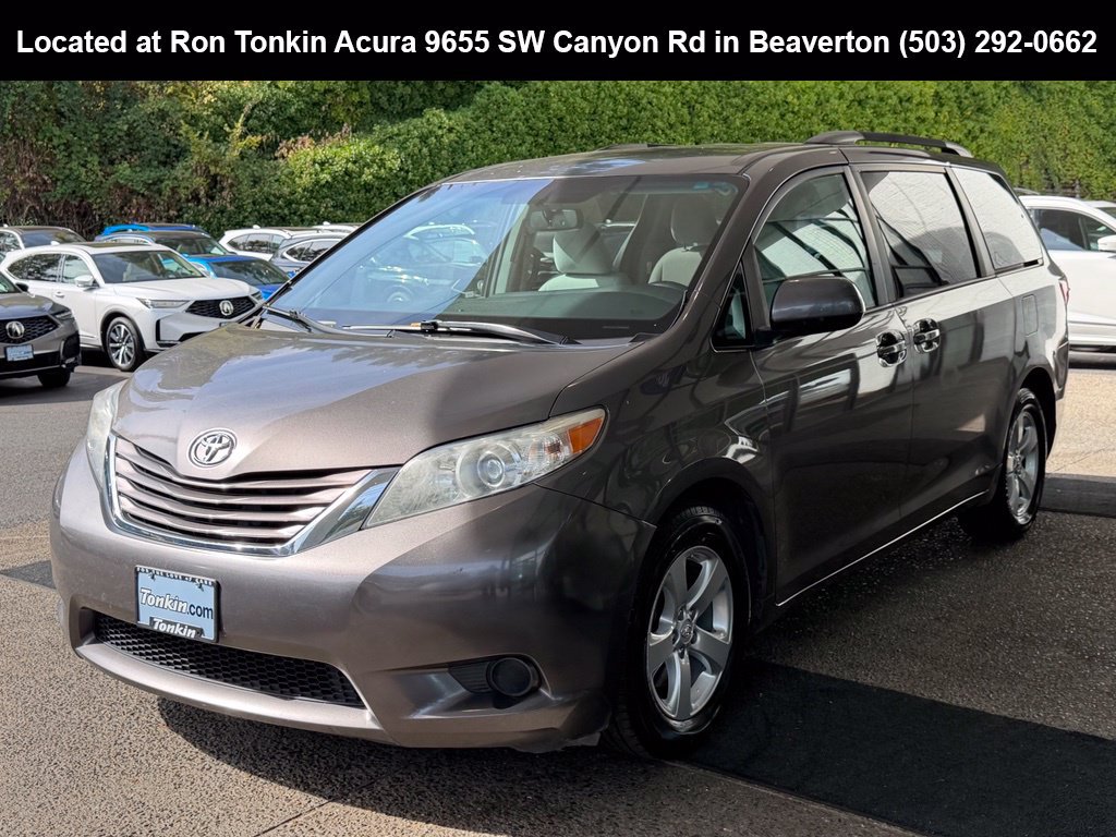 Used 2017 Toyota Sienna LE FWD image 4