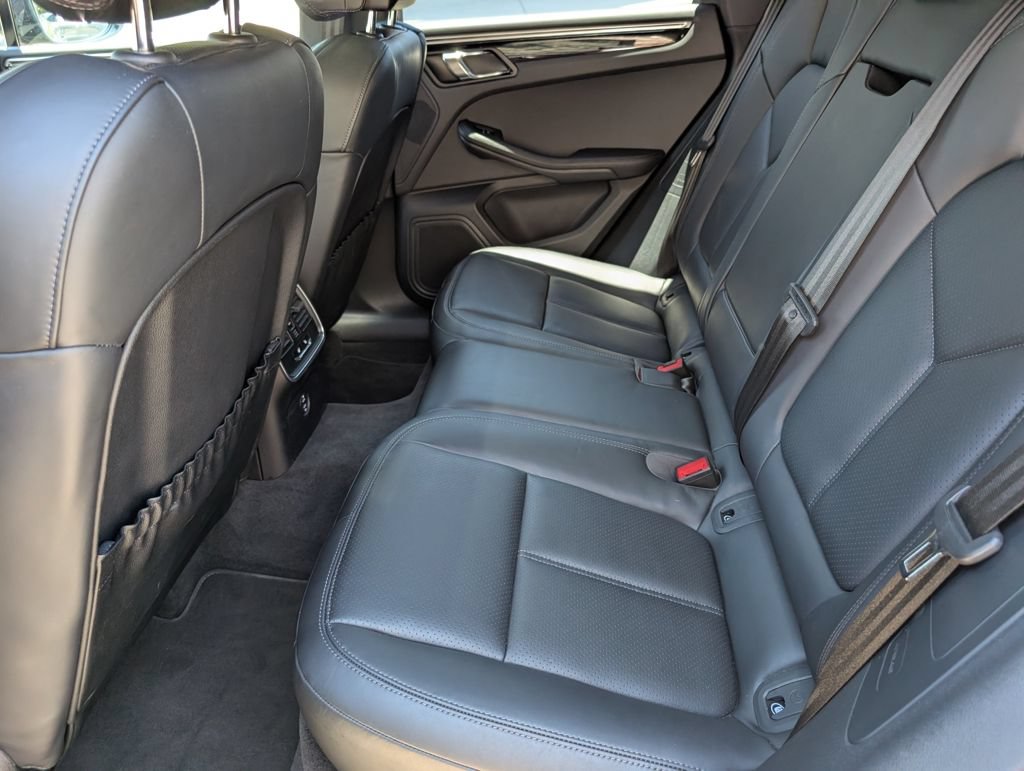 Certified 2024 Porsche Macan AWD/4WD image 22