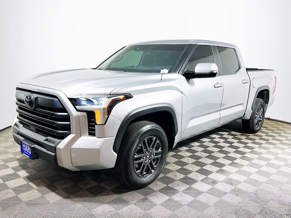 Used 2025 Toyota Tundra SR5 w/ SR5 Convenience Package AWD/4WD image 4